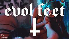 ei, essas garotas quentes adoram fetiche por pés e sentar no rosto uma da outra