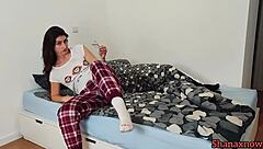 Foot Fetish Brunette Sucking Toes