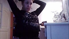 I love burping while doing my makeup in this casual moment.