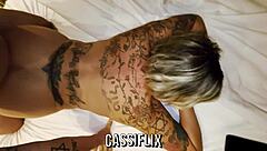 mamãe noel safada toma banho de leite e leva pau na bucetinha de 4 com cuzão lindo a mostra