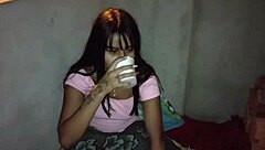 Dejo quedar en el porche de mi casa a la puta de la esquina y esta en agradecimiento me folla rico 😈