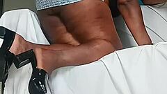 Sexy thick babe showing off her pretty lips and big ass!