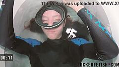 Hey, check out this skinny Sattira having a fun underwater bathtub day in spandex!