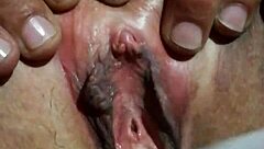 Exploraci�n vaginal with deep probing and intense sensations building to climax