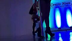 diosa argenta con otro pole dance