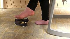 Hidden fetish capture of candid feet!