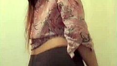 In a casual vibe, this american dancer starts ROC YA BOOTY with smooth moves in the spotlight