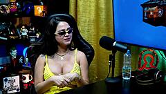 geisy dk shows her beautiful back tattoo and asks ruan to put her on all fours - p�pum no barraco - she commands