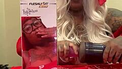 hey, just spreading this pussy wide open all through 2025 for some fun vibes