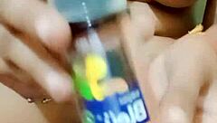 वाह यह सुंदर इंडियन लड़की अपनी टाइट चूत को फिंगर करके इतना मजा ले रही है 🔥💦