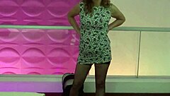 I lift my dress to let my stepson jerk off and cum while pleasing him