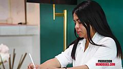 Me comi la enorme polla de mi colaborador en la oficina con un beso apasionado 😈🍆