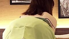 Hey, check this Japanese beautiful girl in a navel-baring outfit.