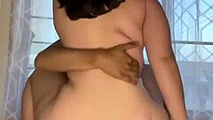 La nueva empleada nalgona shows off big ass and tits in blowjob action 😜