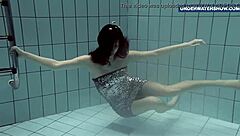 Flashing my bright tits underwater gets everyone so horny 🌊🍈