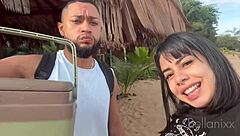 Turista encontra nativa gostosa na praia... cum no rabo! 😏🏖️