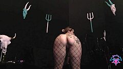 you love watching this blonde pawg milf's asshole get rimmed by her leashed slave right?