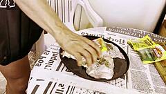 cozinhando e metendo no cuzinho dela enquanto ela geme alto