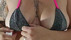 stepsis, your swollen pussy bursting out bikini makes me wanna flash and stroke??