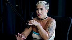 Naked blonde gets erotic massage after regretful date fuckup!