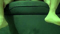 essa novinha adora sentar gostoso na rola, olha essa bucetinha piscando pra você...