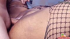 me follando el coño apretado de mi amiga latina hasta correrme adentro casero