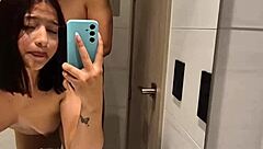 mi cuñada se estaba bañando y no me resistí a entrar y follarla en la ducha