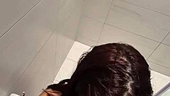 mi cuñada se estaba bañando y no me resistí a entrar y follarla en la ducha