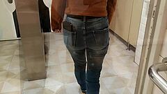 mi novio me lleva a cenar y luego me folla el culo en el baño del restaurante... qué rico!