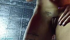 fode essa buceta carnuda dela enquanto eu lambo o cuzinho suculento dela agora