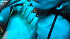 😘 now these sexy latinas just wanna kiss lick suck honey covered feet and toes 👅👣