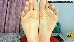 barefoot colombiana slow showin her arches got me weakknees