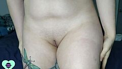 Lonely wife grabs dildo and makes shaved pussy squirt wildly