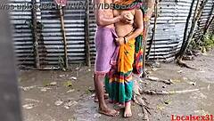 वाह रैनी सेक्सी बंगाली दुल्हन को दोस्तों के मोटे लंड से बाहर जोरदार चोदा!