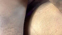 महसूस करो कैसे उसका लंबा लंड मेरी भीगी चूत को गहराई से खींच भरता है।