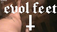 uhh some sexy feet to get ya through the week huh?? 😏👣