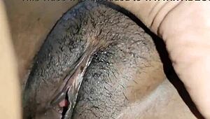 इंडियन कॉलेज टीन देसीएंजल को मिशनरी स्टाइल में जोरदार चुदाई