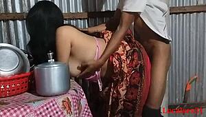 देसी वाइफ ने गांव की किचन में पैशन के साथ चुदाई का मज़ा लिया