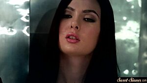 एबोनी टीन को स्टेपडैड ने डोमिनेट किया और जोर से ड्रिल किया